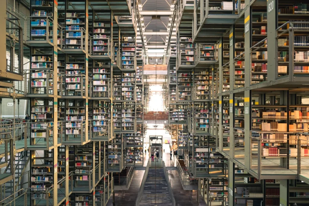 Painel de dados mostrando contagens de categorias em uma biblioteca